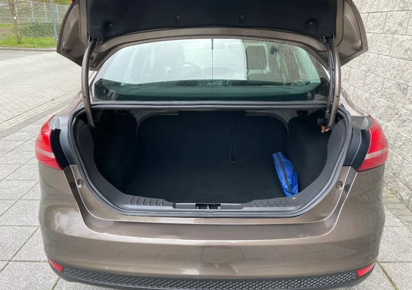 Ford Focus cena 33900 przebieg: 184000, rok produkcji 2015 z Będzin małe 79